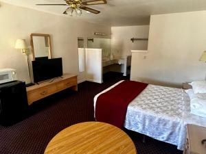 Standard Queen Room - Non Smoking room in Santa Fe Inn - Winnemucca