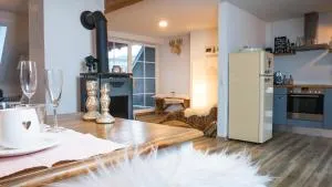 Dachwohnung mit Ofen und Freisitz - Mauchen