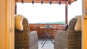 Dachwohnung mit Ofen und Freisitz