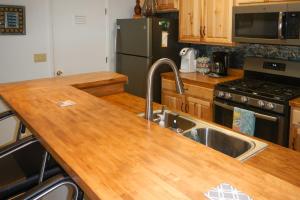 Tucson Home with BBQ and Patio, 5 Mi to A Mountain!