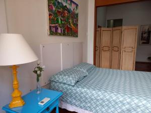 Copacabana Beach Charming Studio with Mountain View & Metro Nearby