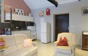 1 Bedroom Lovely Home In Basbellain