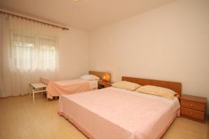 Two-Bedroom Apartment with Terrace room in Apartments with a parking space Ugljan - 8479