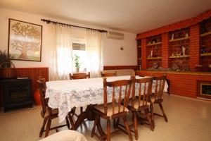 Apartments with parking space Ugljan - 8479