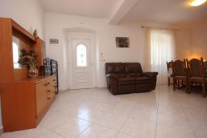 Apartments by the sea Sutomiscica, Ugljan - 8474