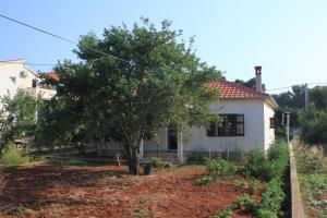 Apartments by the sea Ugljan - 8266