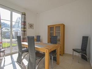 Maisons de vacances Pleasant holiday home in Aure sur Mer with terrace : photos des chambres