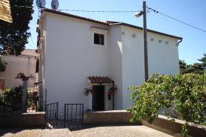 Apartments and rooms with parking space Cunski, Losinj - 2498