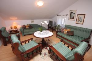 One-Bedroom Apartment room in Apartments and rooms with parking space Cunski Losinj - 2498