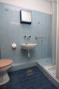 Rooms by the sea Pasman - 8223