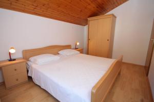 Apartments with parking space Preko, Ugljan - 8417