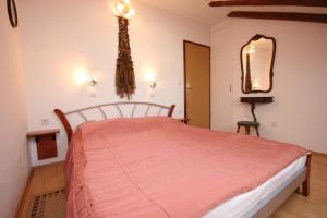 Apartments by the sea Komiza, Vis - 8533