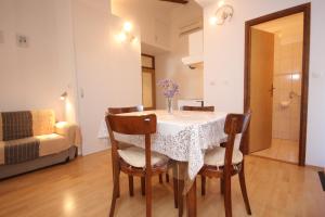 Apartments by the sea Komiza, Vis - 8533