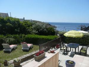 Maisons de vacances Semi-detached house with sea views, Porspoder : photos des chambres