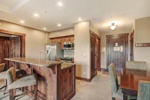 Crystal Peak Lodge 1 Bedroom Ski In, Ski Out Slopeside Condo At The Base Of Peak 7
