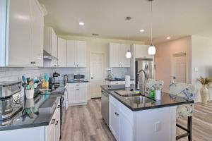 Bright and Breezy Galveston Retreat with Deck!