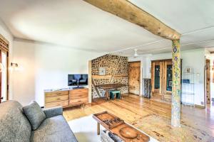 Cozy Sister Bay Getaway in Converted Barn!