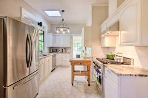 Pet-Friendly Natchez Home: Walk to Downtown!