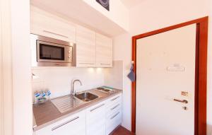 Cozy Apartment In Costa Paradiso