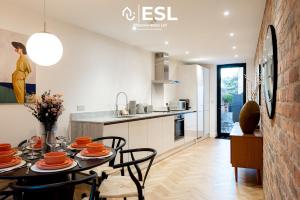 Contemporary Townhouse - Free Parking - Central Shrewsbury