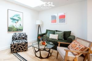 Contemporary Townhouse - Free Parking - Central Shrewsbury