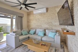 Luxe Cabo Casa with Own Rooftop Patio and Pool Access!