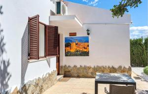 Amazing Home In El Coronil With Wifi