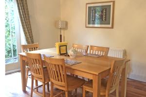 Courtyard Holiday Cottage No 8 by Trident Holiday Homes