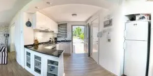 Joya Cyprus Stargazer Garden Apartment - Ayios Amvrosios