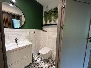 Emerald Apartments
