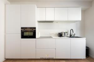 Nice bright apartment near the sea and the marina