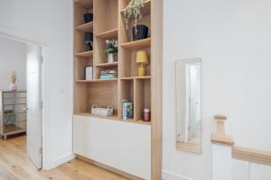 Beautiful 2 bedrooms split level Fulham Apartment