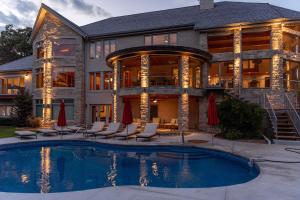 Tuckers Cove home