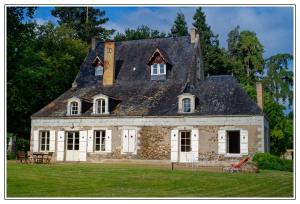 Villas Magnifique chateau au bord de la Mayenne 18 couchages : photos des chambres