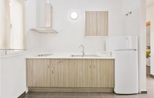 Beautiful Home In El Coronil With Wifi