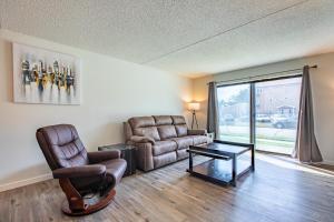 Modern, Rustic 2 Bed 1 bath 6 blocks from Mayo