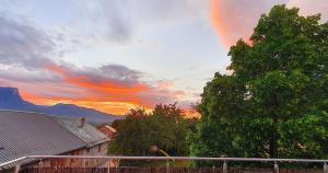 Appartements Gite clair, spacieux et cosy avec vue sur le massif de la Chartreuse : photos des chambres