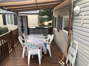 Cathy & David-Mobile Home 11-Camping Novela