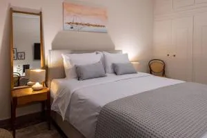 Nima's house, traditional flat with lake view - Áyios Pandeleḯmon