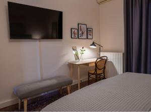 Nimas house, traditional flat with lake view