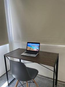 Cinco. Nuevo y amplio estudio en el centro