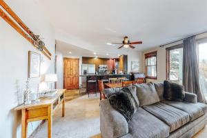 Perfectly Placed 2 Bedroom Vacation Rental In Historic Downtown Breckenridge With Access To Hot Tub And Pool