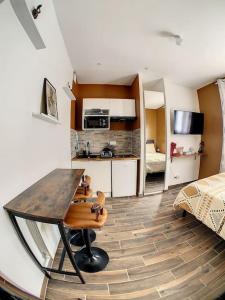 Appartements STUDIO GARE AMIENS TOUT EQUIPE NETFLIX WIFI 2PERS : photos des chambres