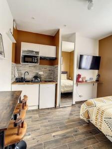 Appartements STUDIO GARE AMIENS TOUT EQUIPE NETFLIX WIFI 2PERS : photos des chambres