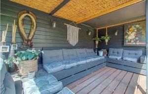 Amazing Home In Scharendijke With Wifi