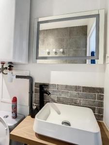 STUDIO COSY HYPER CENTRE GARE AMIENS WIFI NETFLIX 2 PERS