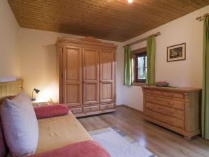 Apartment in Fügen near Hochzillertal Skiing