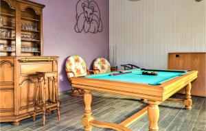Maisons de vacances 3 Bedroom Nice Home In Jonquire Saint Vincen : photos des chambres