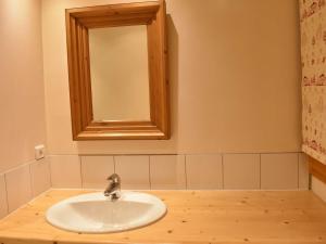 Duplex avec 4 chambres pour 10 à Méribel, proche pistes et commerces, parking inclus - FR-1-180-578