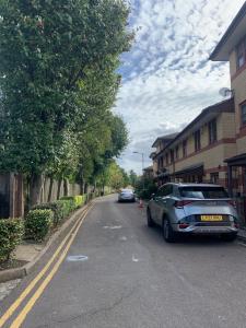 Large Spacious 3 Bedroom Sleeps 6 Apartment for Contractors and Holidays in Lewisham Greater London 1 FREE PARKING SPACE FREE WIFI